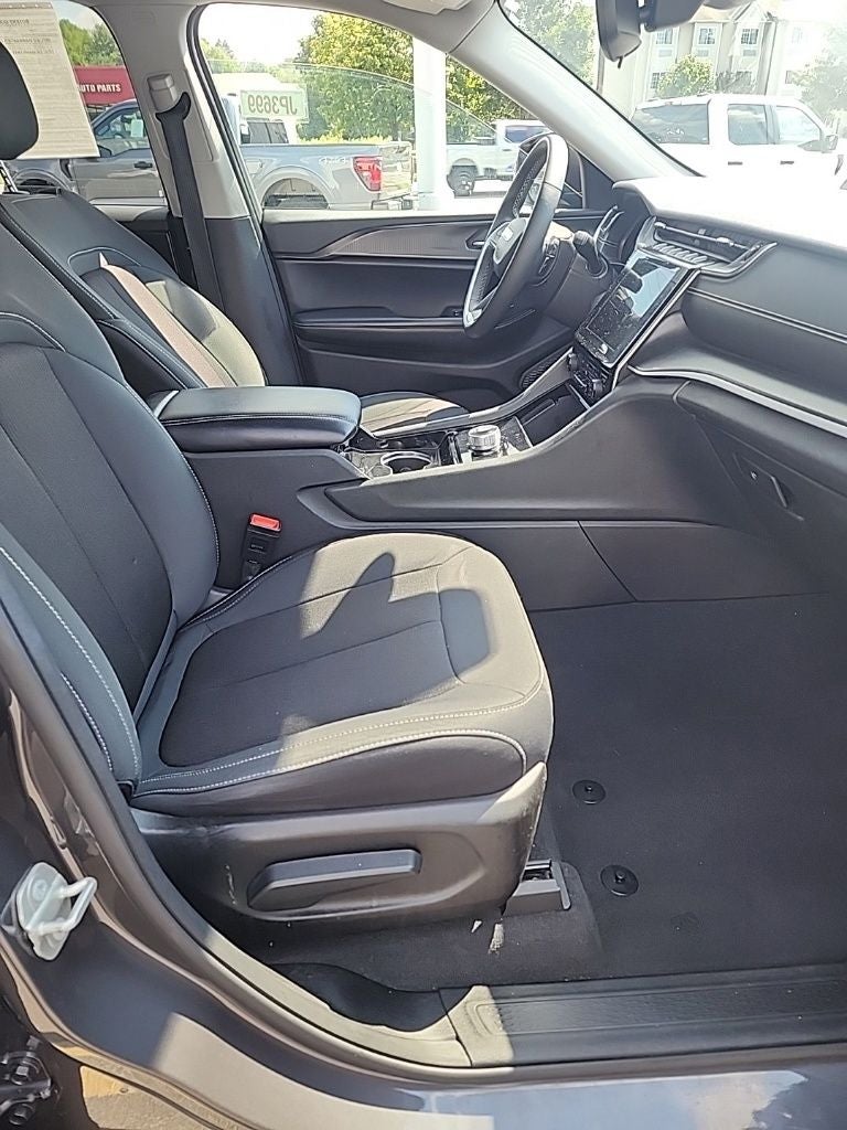2023 Jeep Grand Cherokee L Laredo
