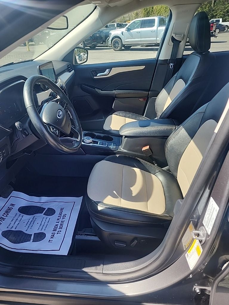 2022 Ford Escape Titanium