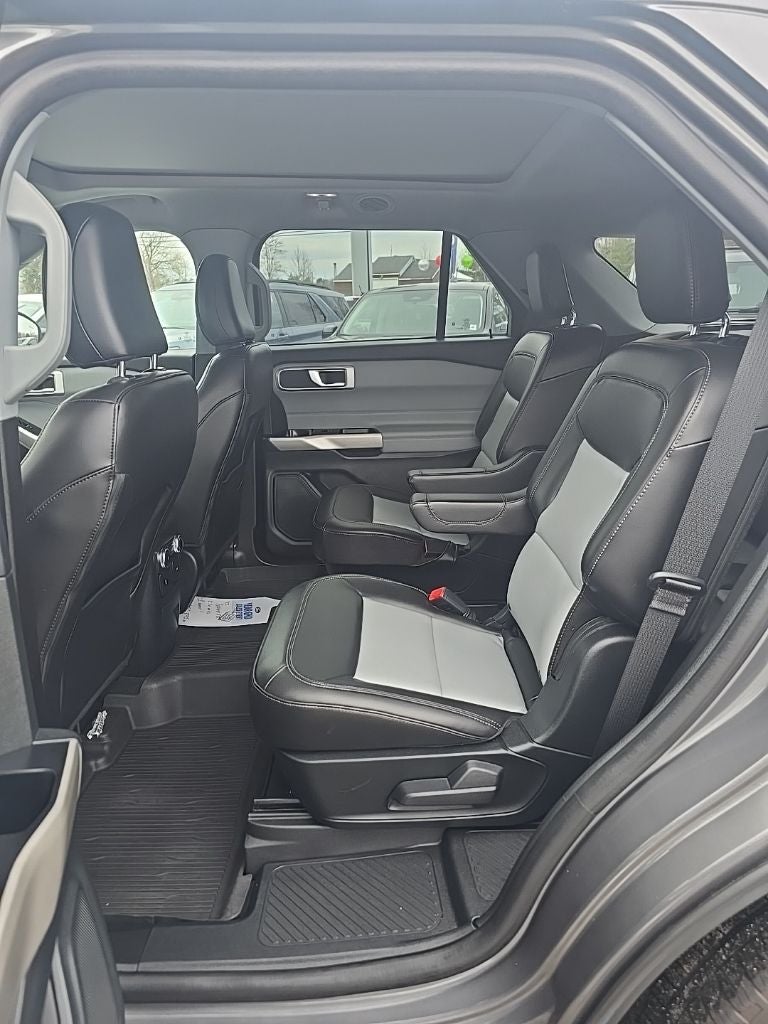 2023 Ford Explorer XLT 202A