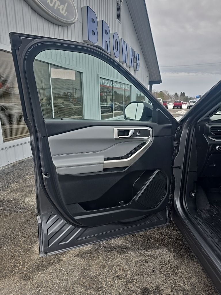 2023 Ford Explorer XLT 202A