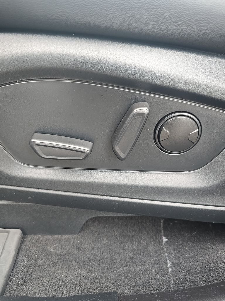 2023 Ford Explorer XLT 202A