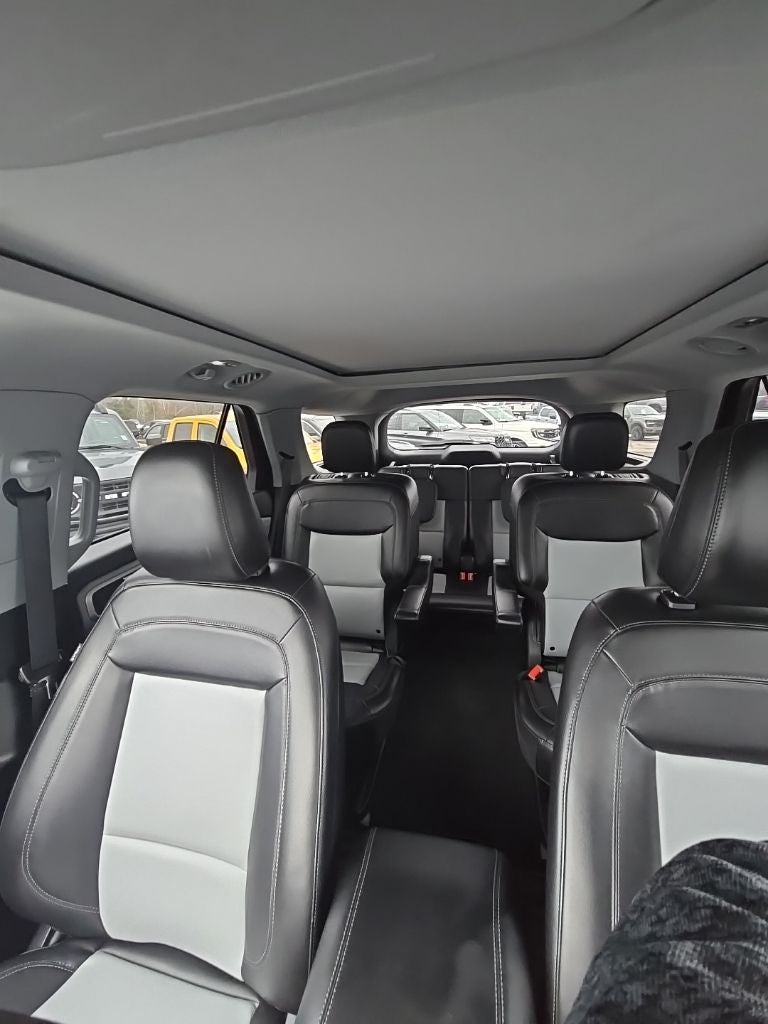 2023 Ford Explorer XLT 202A