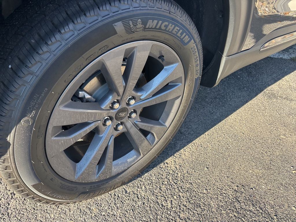 2023 Ford Explorer XLT 202A