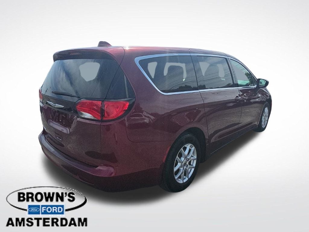 2022 Chrysler Voyager LX