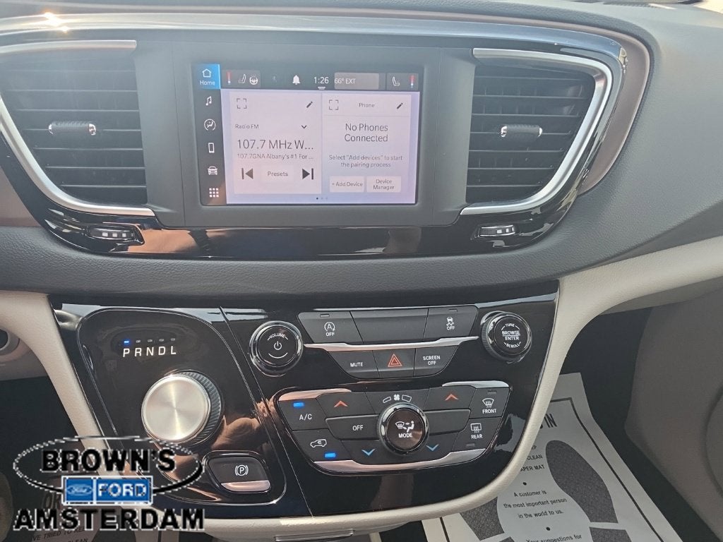 2022 Chrysler Voyager LX