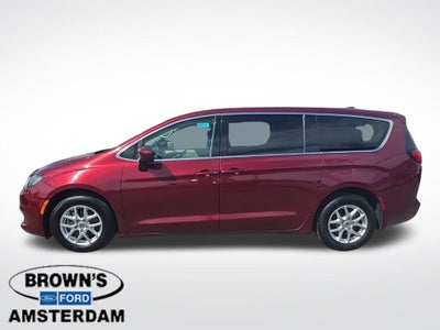 2022 Chrysler Voyager LX