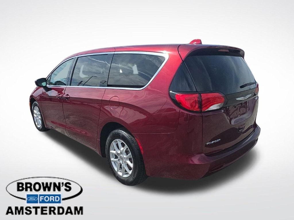 2022 Chrysler Voyager LX